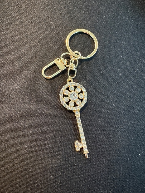 Accessories - Gold Crystal Key Charm Keychain